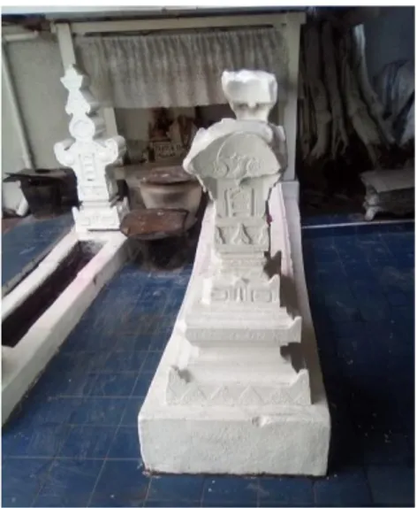 Gambar 4 : Batu nisan pada makam Datu Darah Putih, Kota Medan. 