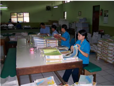Gambar 2.4 Proses Susun  c.  Lem 