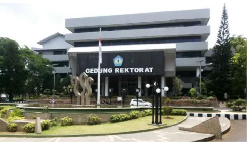 Gambar 2.1 Gedung Rektorat Universitas Lampung  Sumber : Tribunnews.com 