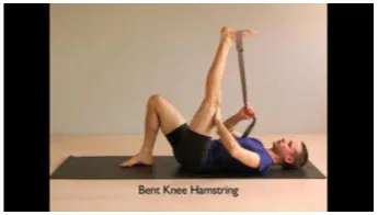 Gambar 2.5 Penguluran Otot Hamstring (Amin, 2015). 