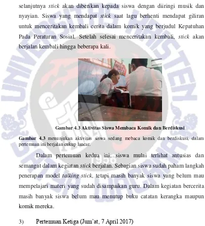 Gambar 4.3 Aktivitas Siswa Membaca Komik dan Berdiskusi 