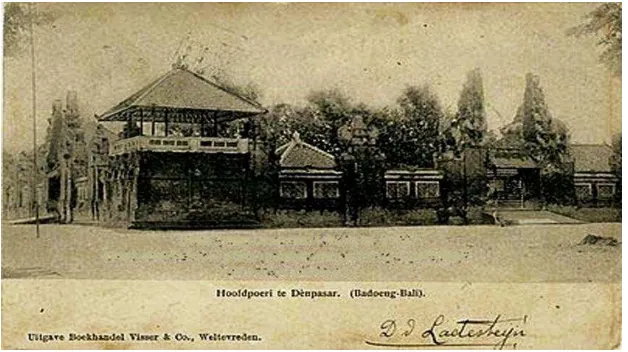 Gambar 3. Foto Puri Denpasar yang diambil pada tahun 1900. 