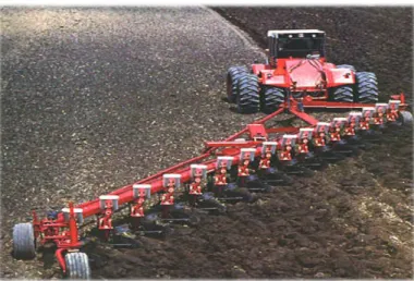 Gambar  19. Bajak singkal ditarik traktor besar (16 singkal) 