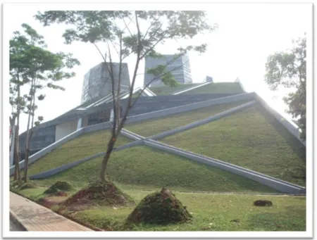 Gambar 1 Green Roof Perpustakaan Pusat Universitas Indonesia 