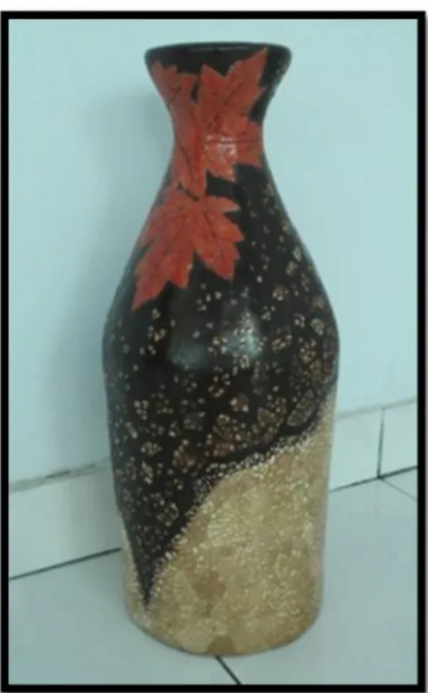 Gambar 4. Kerajinan menghias gerabah dengan bahan kulit telur. ( Dokumentasi Masriyani 29/11/2015)