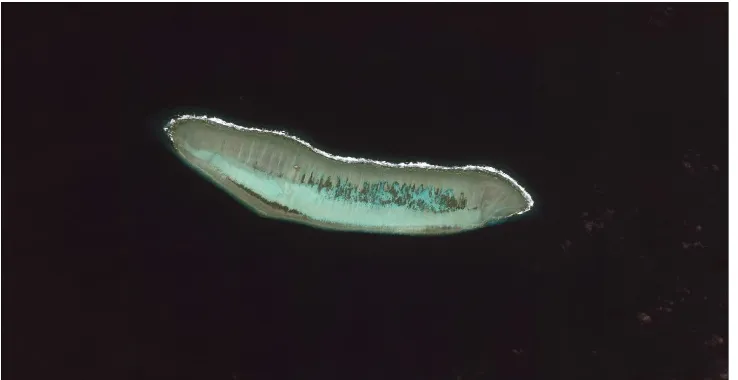 Gambar 1.7 Keadaan awal Cuarteron Reef sebelum direklamasi oleh China.Gambar diambil pada tanggal 14 Januari 2014 melalui citra satelit.