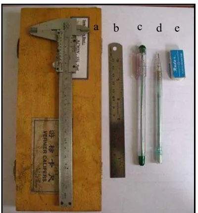 Gambar 14. Alat-alat yang digunakan dalam penelitian. a.  Kaliper  merk Trickle  Brand  ketepatan  0,05 mm; b