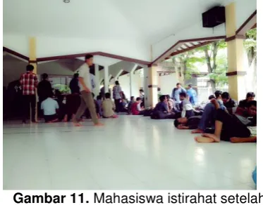 Gambar 11.  Mahasiswa istirahat setelah 