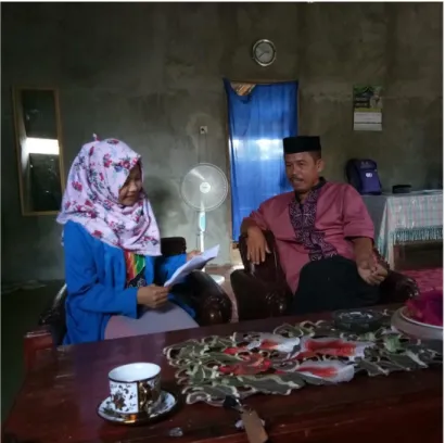 Gambar 4. Wawancara bersama Ibu Rahmiati selaku masyarakat Desa Bua  (4 Maret 2018) 