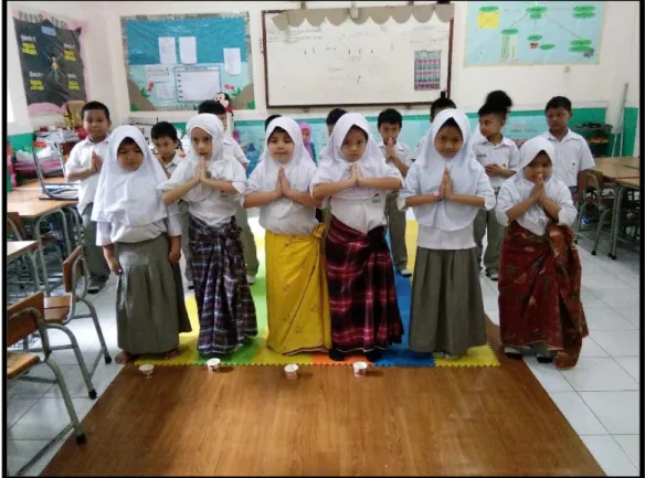 Gambar 8. Siswa kelas 1.1 Ar-Rahman SD Islam Athirah 2 Makassar  berbaur bersama temannya tidak memilih-milih yang menunjukkan siswa tidak 