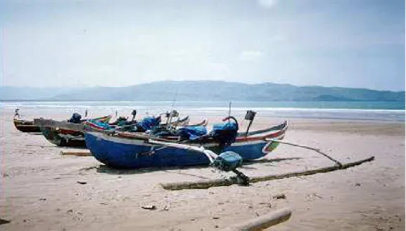 Gambar 8. Armada penangkapan ikan dan udang (perahu jukung) yang digunakan  para nelayan Pangandaran Ciamis yang beroperasi di perairan Teluk  Maurits
