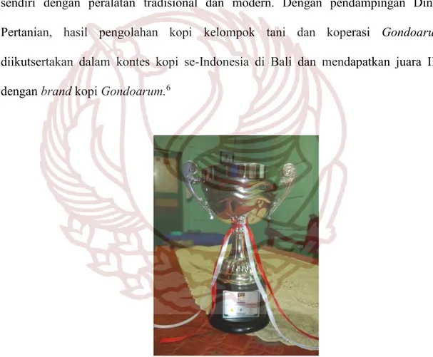 Gambar 2. Piala Hasil Memenangi Kontes Kopi se-Indonesia di Bali Sumber : (Dok. Kelompok Tani Gondo Arum, 2012)