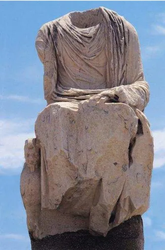 Gambar 7: Contoh Patung yang Menginspirasi Busana Neoklasik Yunani Kontemporer 