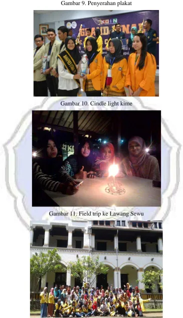 Gambar 9. Penyerahan plakat 