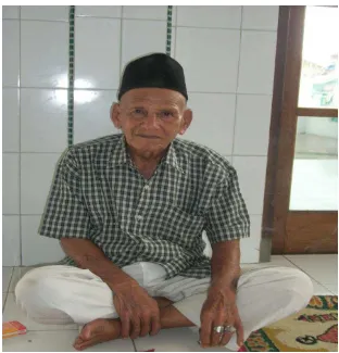 Gambar 10: Salah seorang Labai  yakni Labai Abok Mesjid Syekh Burhanuddin Gang Langgar Ujung diabadikan tanggal 27  Januari 2011 