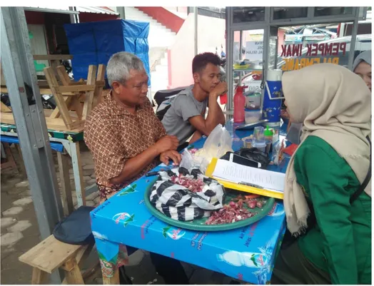 Foto 11: Wawancara dengan ibu Sutiyem  selaku Nasabah    BPRS Mitra Agro Usaha Bandar Lampung 