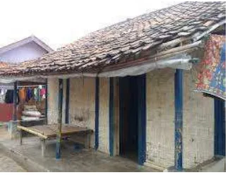 Gambar 2 :Salah Satu Kondisi Rumah di Desa Tlahap (Sumber Dokumentasi Pribadi) 