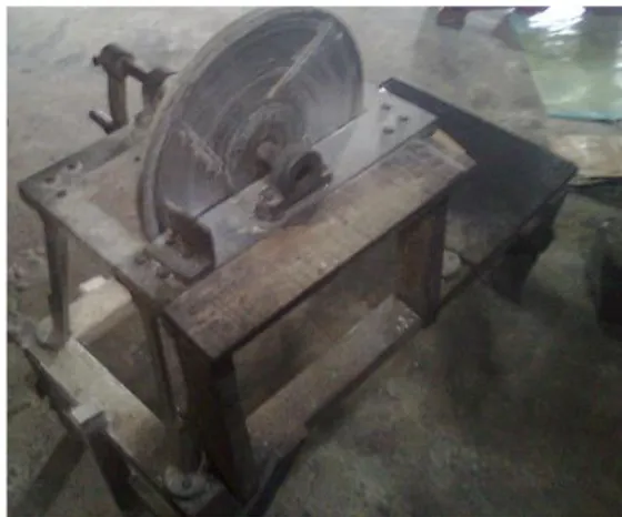 GAMBAR 1. Alat perajang singkong milik  salah satu produsen keripik di Klaten 