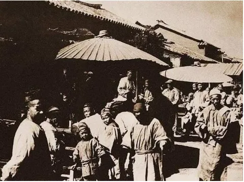 Figure 1. Nanqiang Street, Late Qing Dynasty (Source: http://www.7c6u.cn/0911/1961.html) 