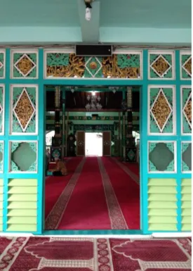 Gambar 6. Pintu Masjid Sultan Suriansyah Terdapat Motif Daun  Jaruju 