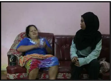 Gambar 3: Wawancara dengan Ibu Musbih, Orang Tua yang Menerapkan Pola Asuh Otoriter  di  Kelurahan  Salo  Kecamatan  Watang  Sawitto  Kabupaten Pinrang 19 Maret 2019
