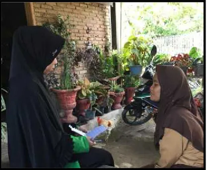 Gambar  8:  Wawancara  dengan  Indah,  Remaja  yang  di  Didik  dengan  Pola  Asuh Otoriter  di  Kelurahan  Salo  Kecamatan  Watang  Sawitto  Kabupaten Pinrang 17 Maret 2019