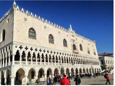 Figure 1. The southern façade of Palazzo Ducale 