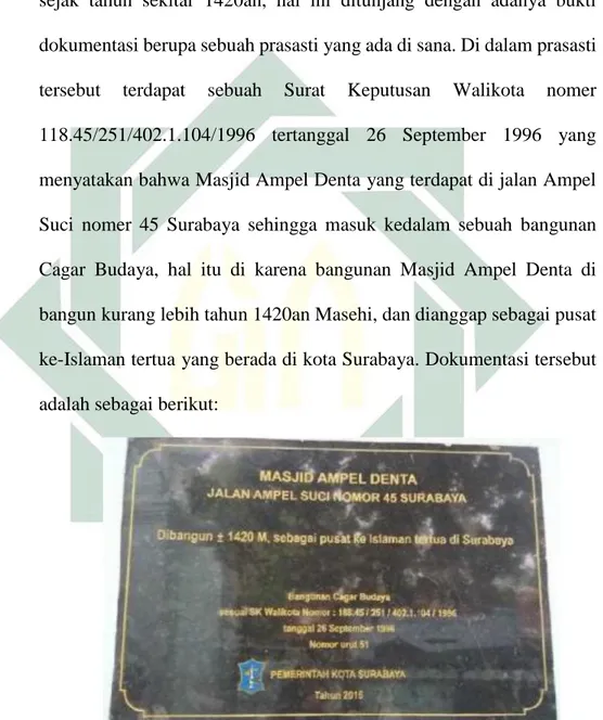 Gambar 3.5 Prasasti SK Walikota Surabaya tentang Masjid Ampel Denta sebagai  Bangunan Cagar Budaya, ditetapkan 26 September 1996 