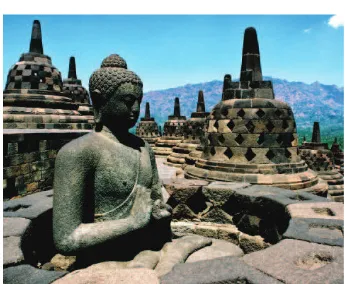 Gambar 4.4 Candi Borobudur-Wujud Kebudayaan Buddhis di IndonesiaSumber: dikaindo1.blogspot.co.id