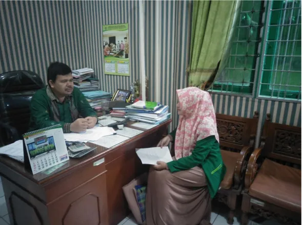 Gambar 6: Saat Mewawancarai Bapak Anas, S.Ag, M.Pd.I  Selaku Kepala Sekolah  MIN 07 Medan 