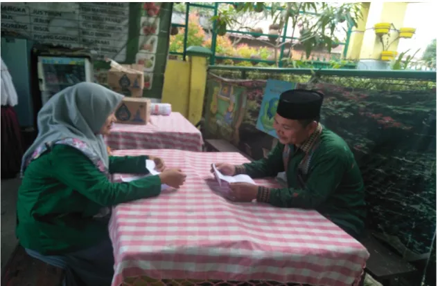 Gambar 8: Saat Mewawancarai Ibu Hj. Rosdina Siregar, S.Pd Selaku PKM  Kesiswaan Sekaligus Wali Kelas V inti dan Guru Mata pelajaran Bahasa Indonesia 