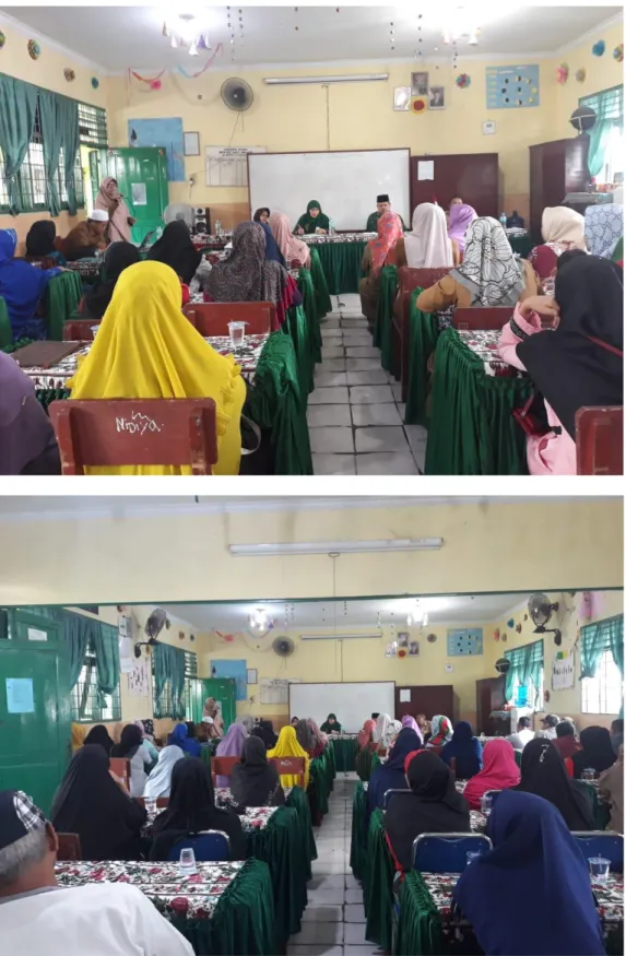 Gambar 14: Rapat orang tua siswa kelas VI dengan guru dalam membicarakan  program belajar tambahan dan perpisahan untuk kelas VI 