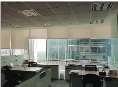 Gambar 6. Bukaan dinding tirai kaca yang hanya ditutup dengan tirai fleksibel di  gedung Talavera Office Park 