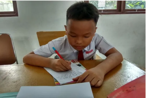 Gambar 10. Siswa mengerjakan Soal Matematika 