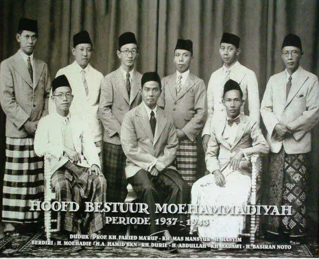 Gambar : Pengurus Muhammadiyah 1937-1943 