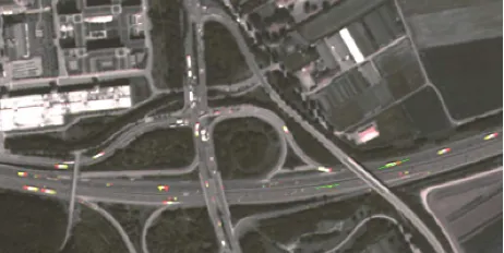 Figure 4: Displacement of cars seen by WorldView-2 in the redand yellow band (section 800 × 400 m on A99 north of Munich)