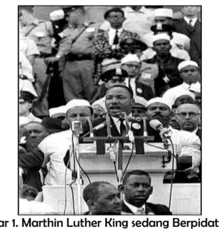 Gambar 1. Marthin Luther King sedang Berpidato  di hadapan warga kulit hitam Amerika 