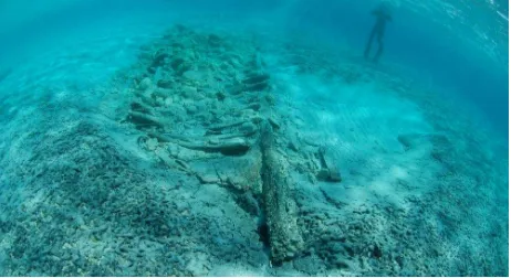 Figure 11. Underwater excavation and documentation of the hull (foto G. Piccioli). 