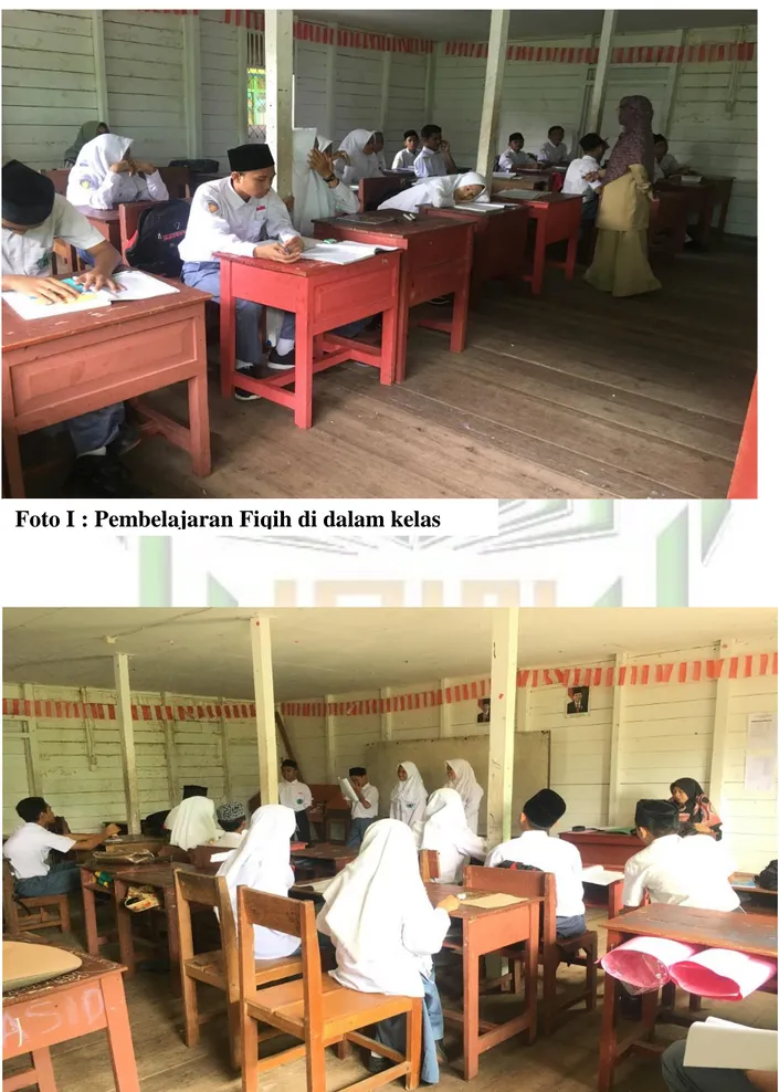 Foto I : Pembelajaran Fiqih di dalam kelas    