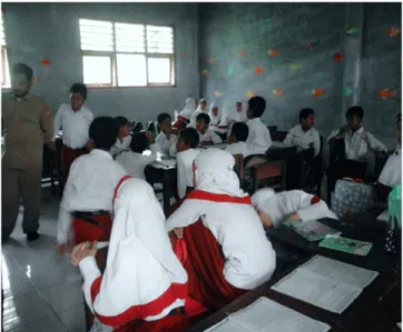 Gambar 6 : Para peserta didik sedang melaksanakan kegiatan  belajar mnegajar di dalam kelas 