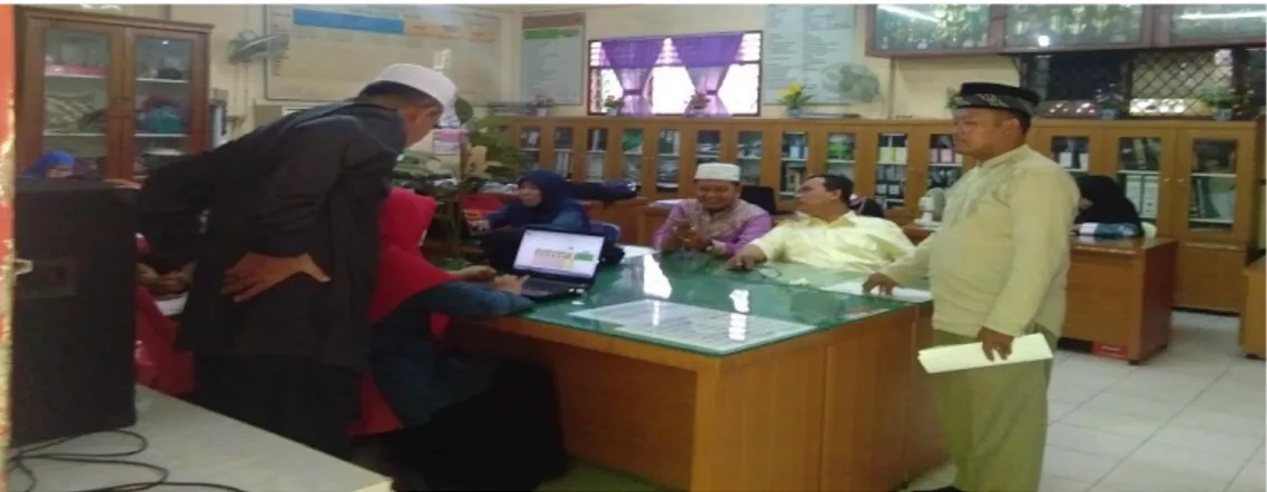 Foto Kebersamaan Kepala Madrasah dengan Para Guru  MAS PAB-2  Helvetia Ketika Jam Istirahat Sekolah 