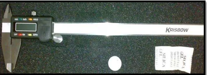 Gambar 11:   Kaliper Digital Krisbow dengan ketelitian 0,01mm 