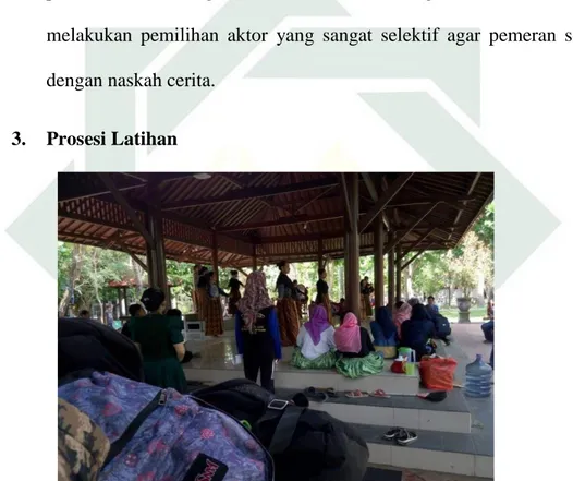 Gambar  3.3.  Prosesi  latihan  Gambus  Misri  mahasiswa  STKIP  PGRI  Jombang. Dok 16 Mei 2019 
