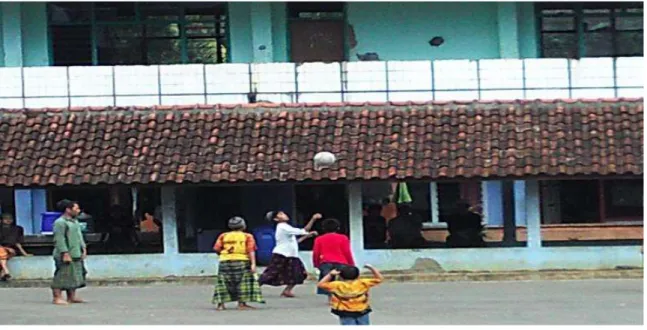 Gambar  4.7.  Sepakbola  antara  sukan  yang  paling  popular  di  pesantren.  (Lokasi:  Pesantren  MGambar  1