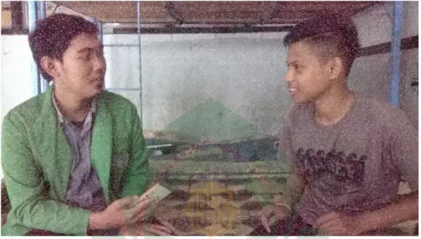 Gambar 11. Wawancara dengan Abd Rajab salah satu santri kelas 2 Madrasah  Tsanawiah. 