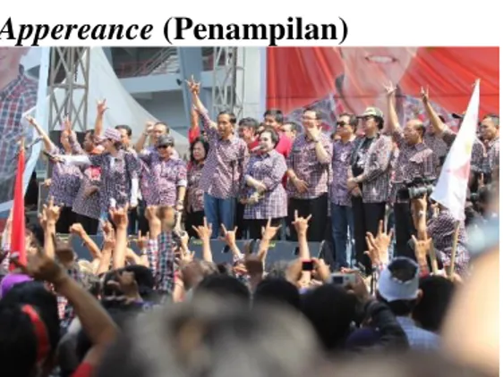 Gambar 4.6. Penampilan Jokowi saat Bertemu Warga  Sumber: www.twitter.com./jokowi_do2 