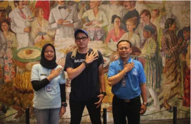 Gambar 3.5 Tour Guide dan penulis diMuseum Sejarah  Jakarta, Suparta 