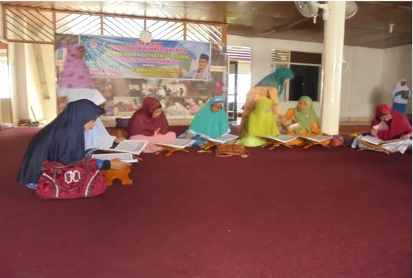 Gambar 5. Kegiatan jamaah sebelum guru tiba di Majelis Taklim Al-Ittihadiyah  Kabupaten Deli Serdang 