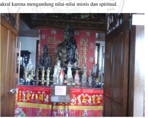 Gambar 3.14: Patung Dewi Kwan Im di Kuil  