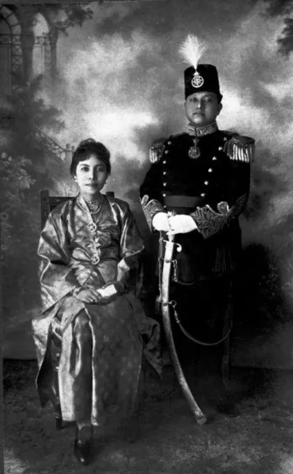 Foto Sultan Syarif Kasim II bersama Isteri Tengku Maharatu 